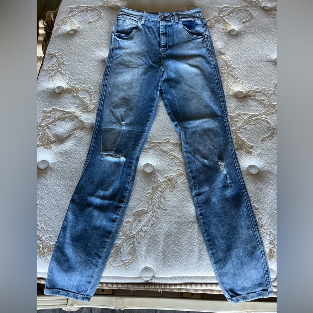2/$15❤️Guess Ripped Knee Jeans
